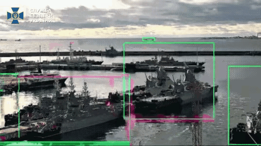 港内炸艇！乌克兰用无人潜航器端掉俄基洛级，俄方嘴硬说没损失
 
这才是最有力的证