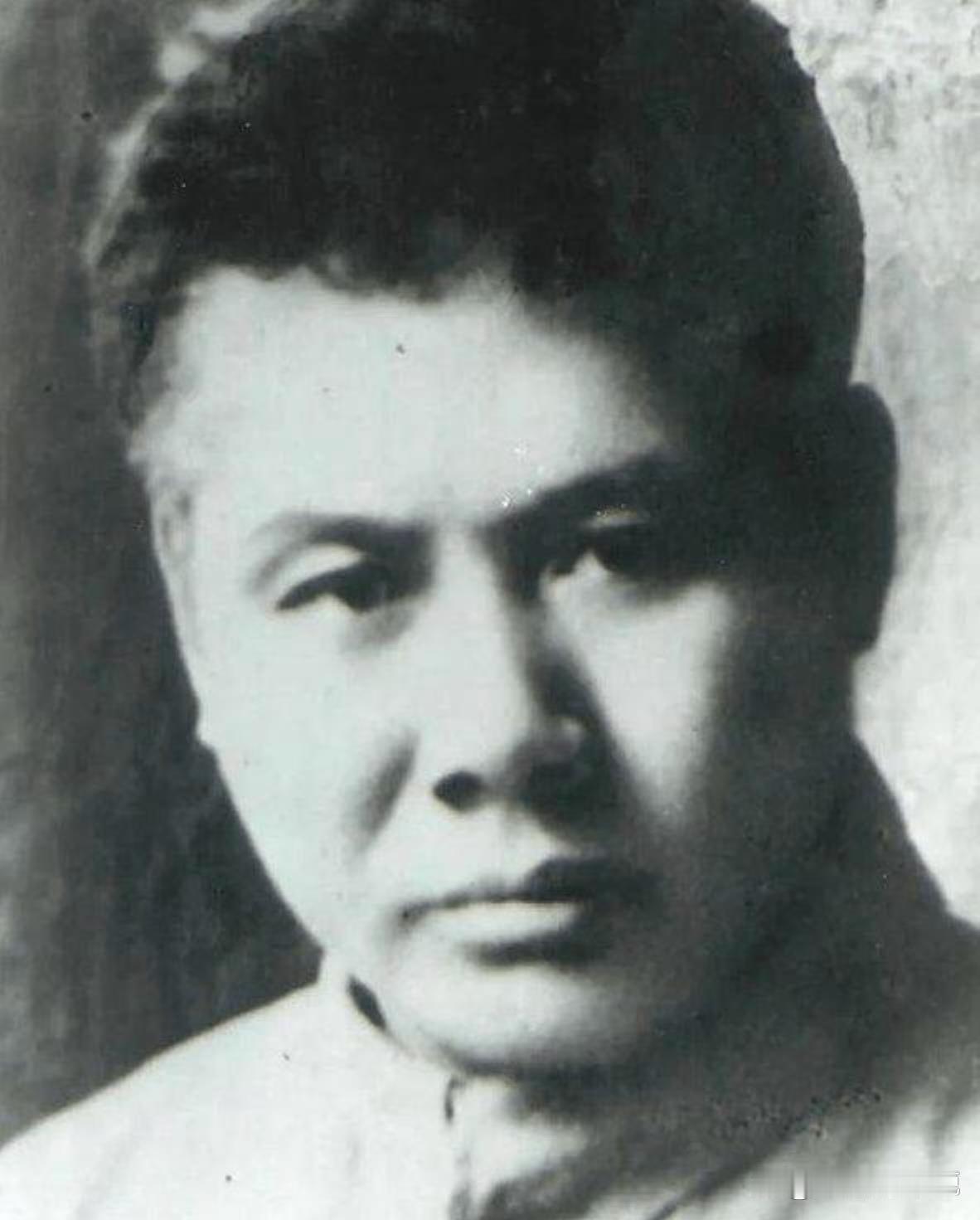 国军少将放走9万红军，建国后伟人下令一定找到他。1934年长征途中，9万红军陷入
