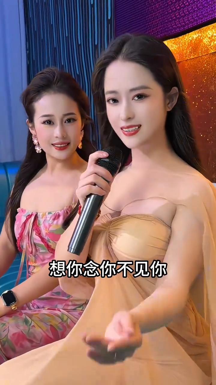 想你念你不见你，我也不能去找你。默默等你的消息，爱已偷偷藏心底。好久没和你联系，