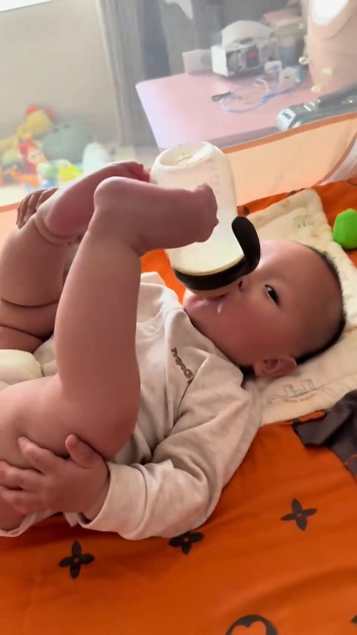 你别笑。