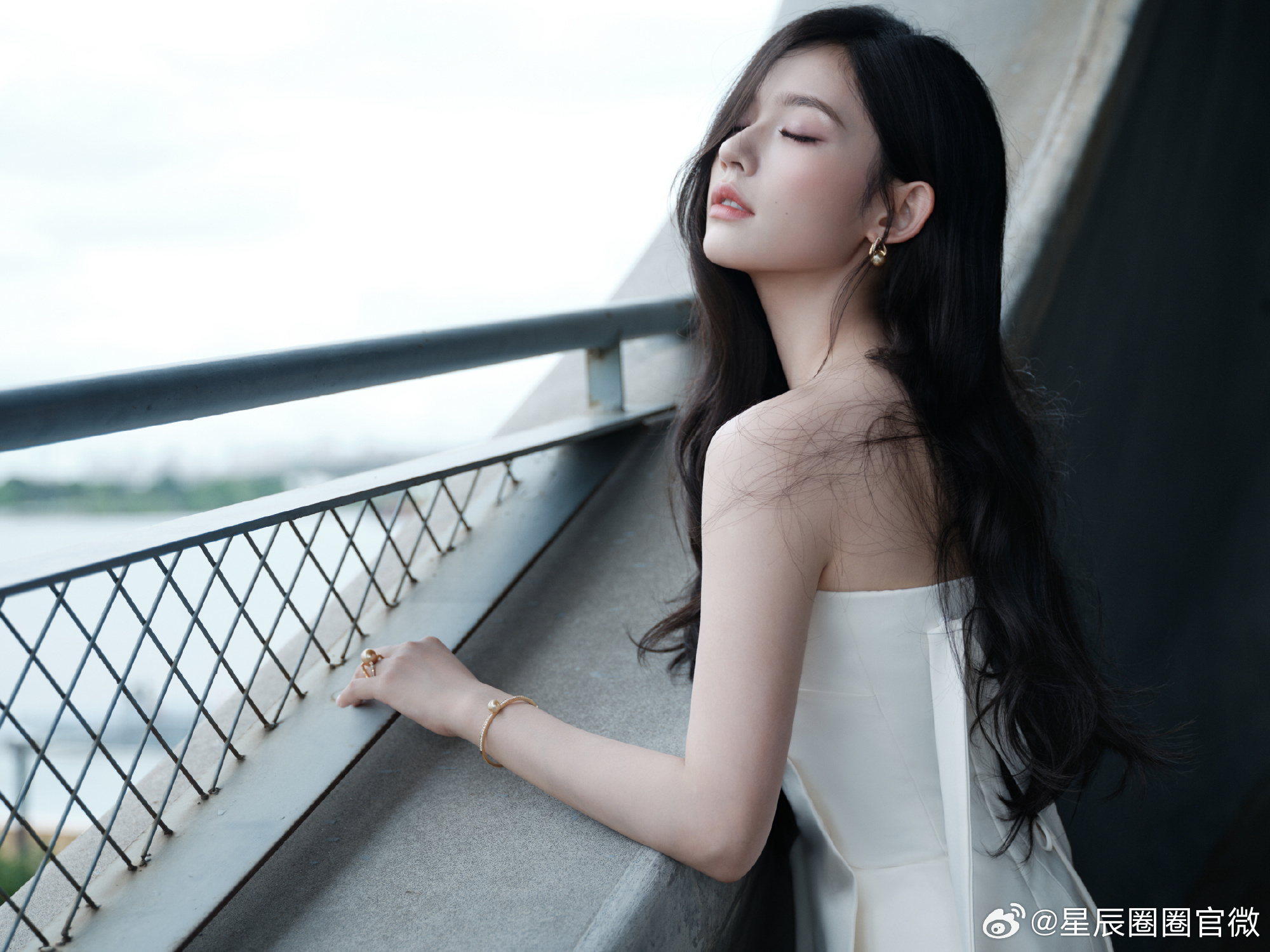 林允财阀家的小女儿 只能说这个造型我真的要说一句林允财阀家的小女儿了，看起来就是
