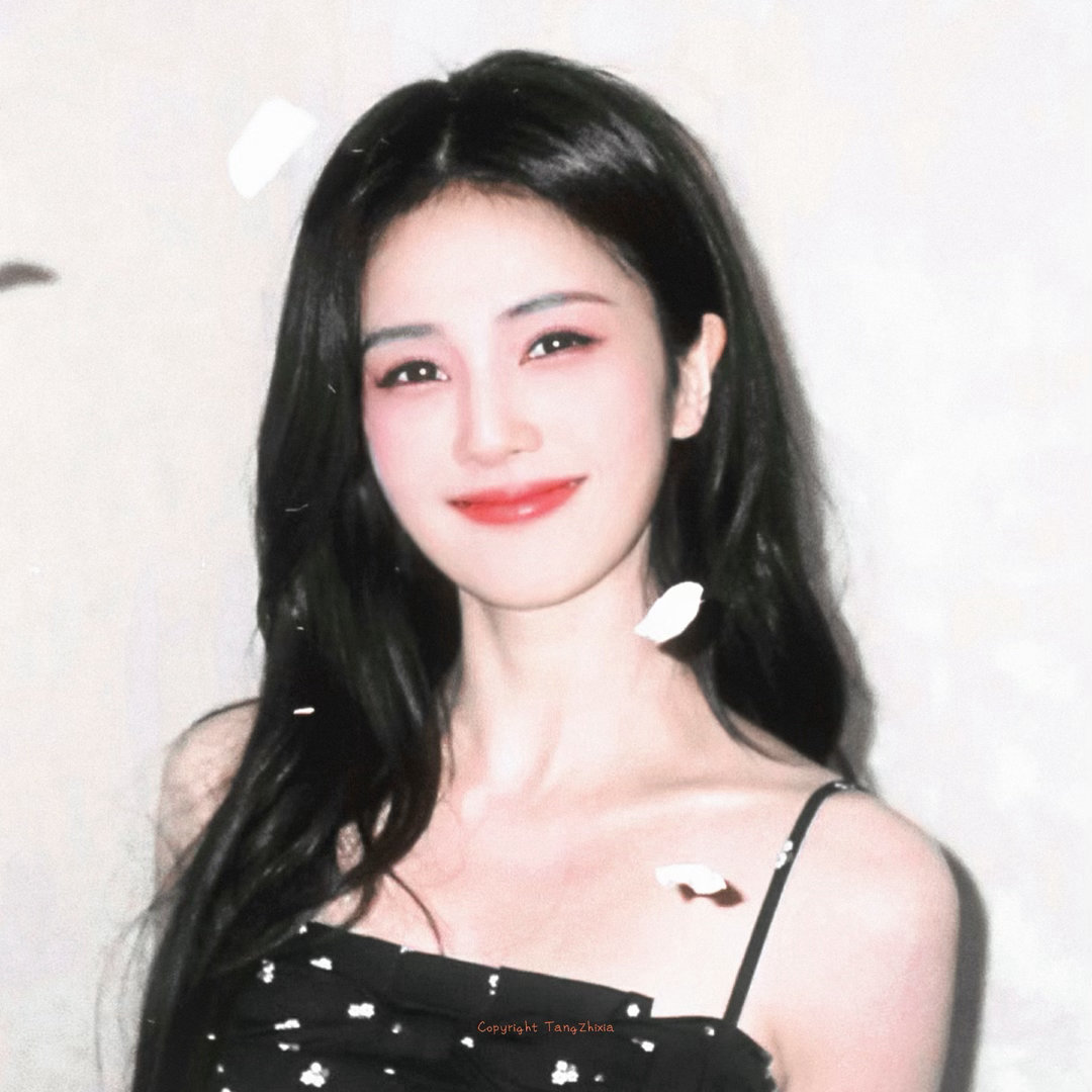 白鹿  白鹿莫离 白鹿叶璃 “我将你写进书里，掀开书页，字迹在阳光下发光，熠熠生