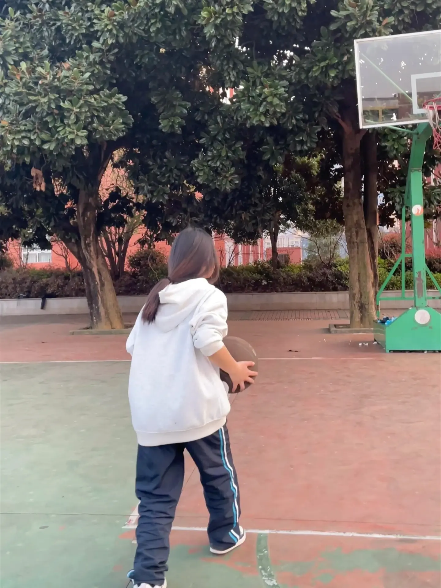 “标准三步上篮.”