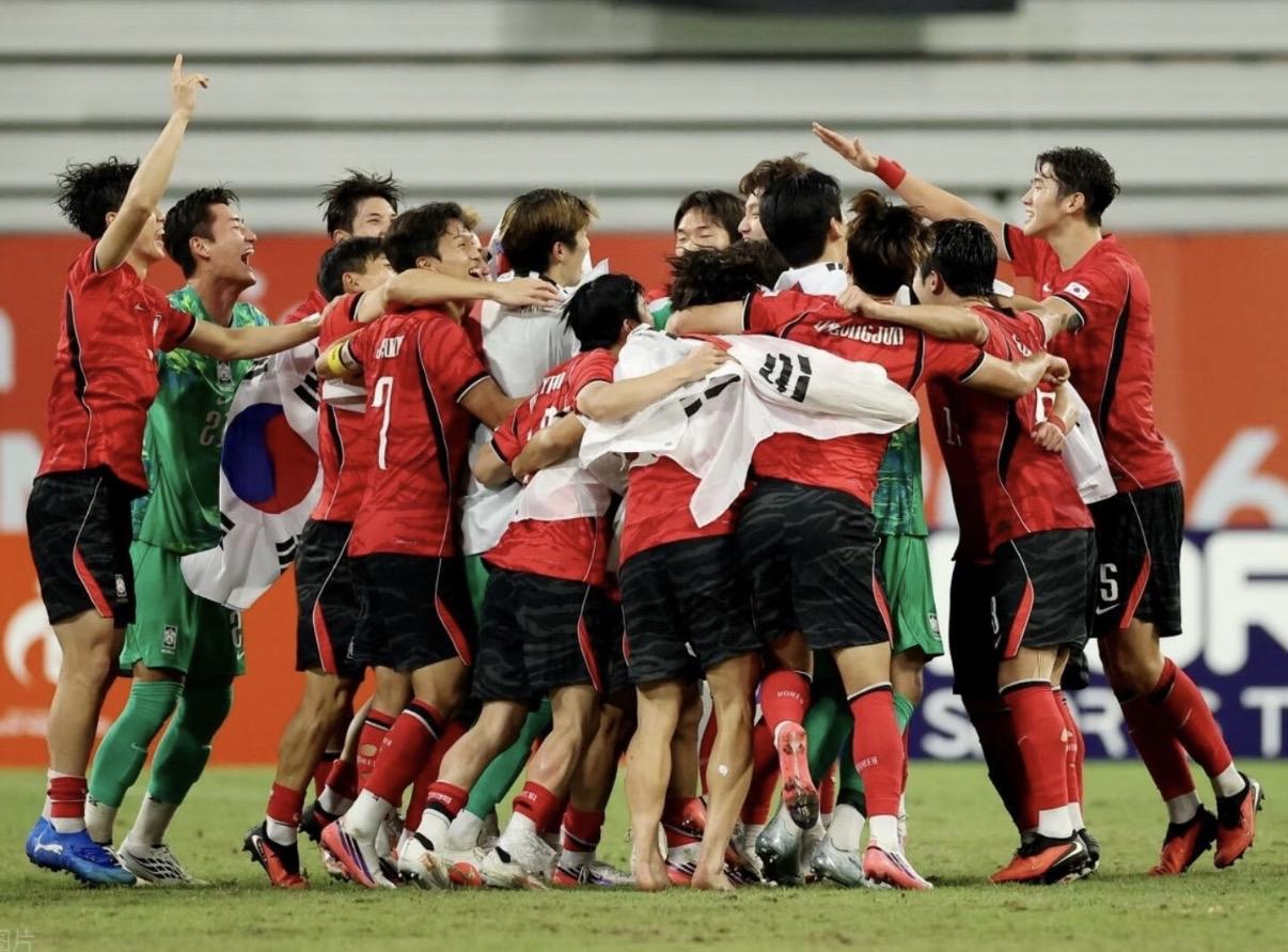 韩国的兵役有多可怕？！

韩国男足亚运会击败日本获得金牌，

最让他们开心的竟然