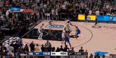 马刺为年轻复出代价！今年的总冠军🥇属于尼克斯！
   22岁的文班亚马致命传球