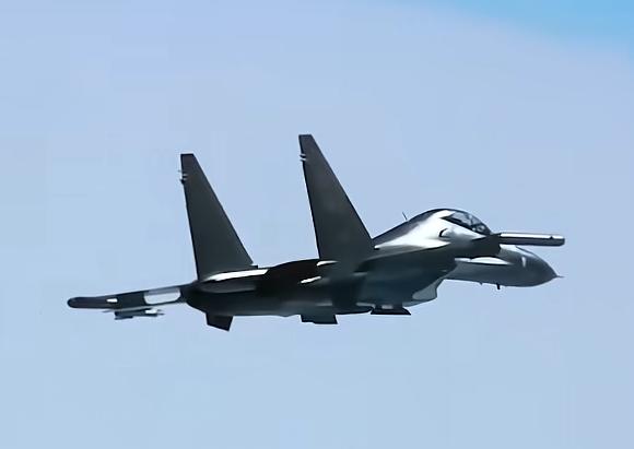 “我盯住了，它跑不掉！”4月30日，南部战区发布的一则黄岩岛战备警巡现场视频燃爆