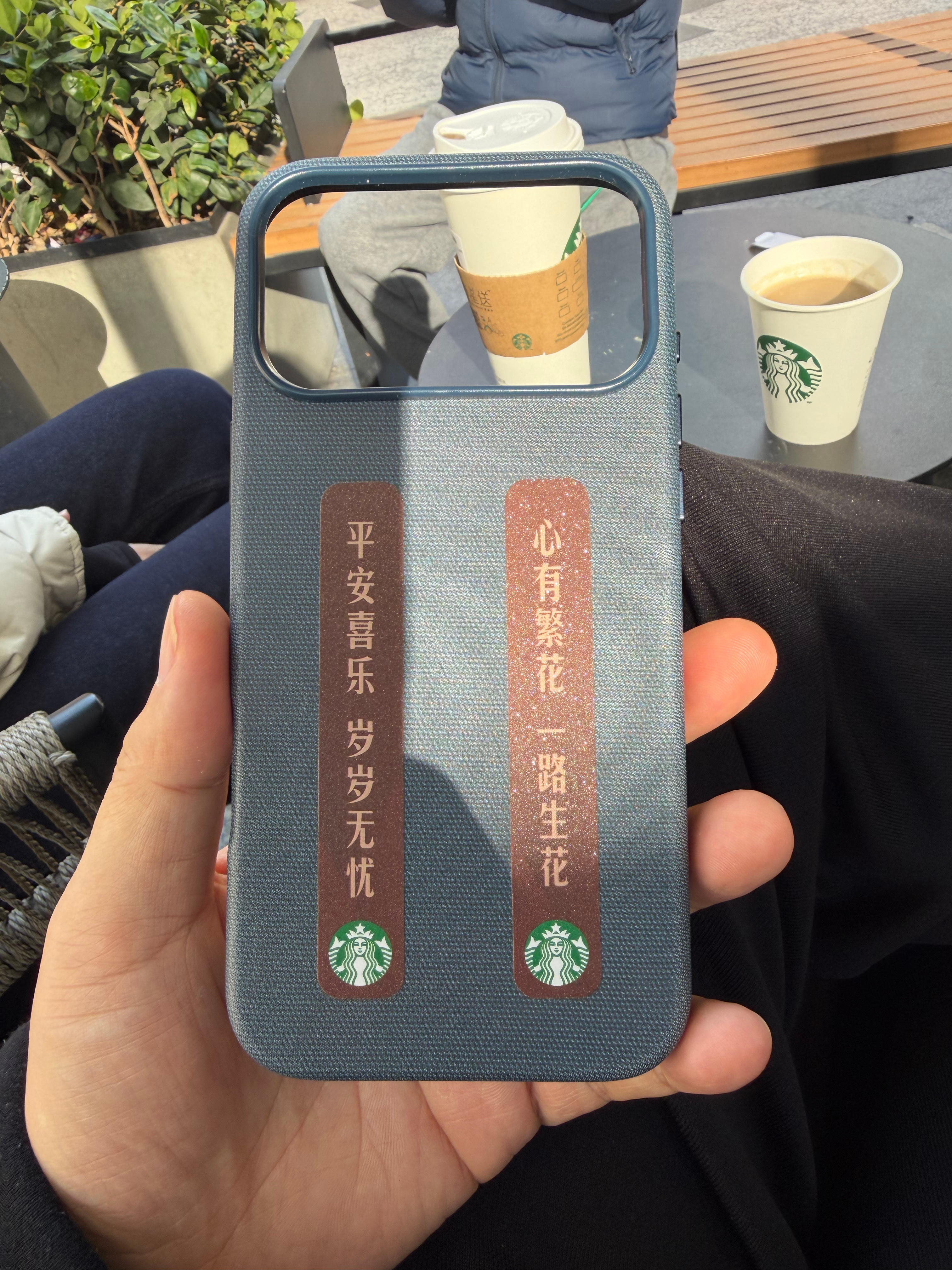 苹果手机带壳后手感特别重华为X7光线不好的时候拍照一般 