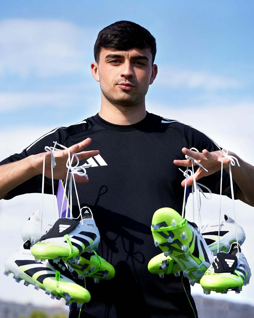 记者Roberto Gómez在马卡电台中表示：皇马及主席弗洛伦蒂诺想签下一名中