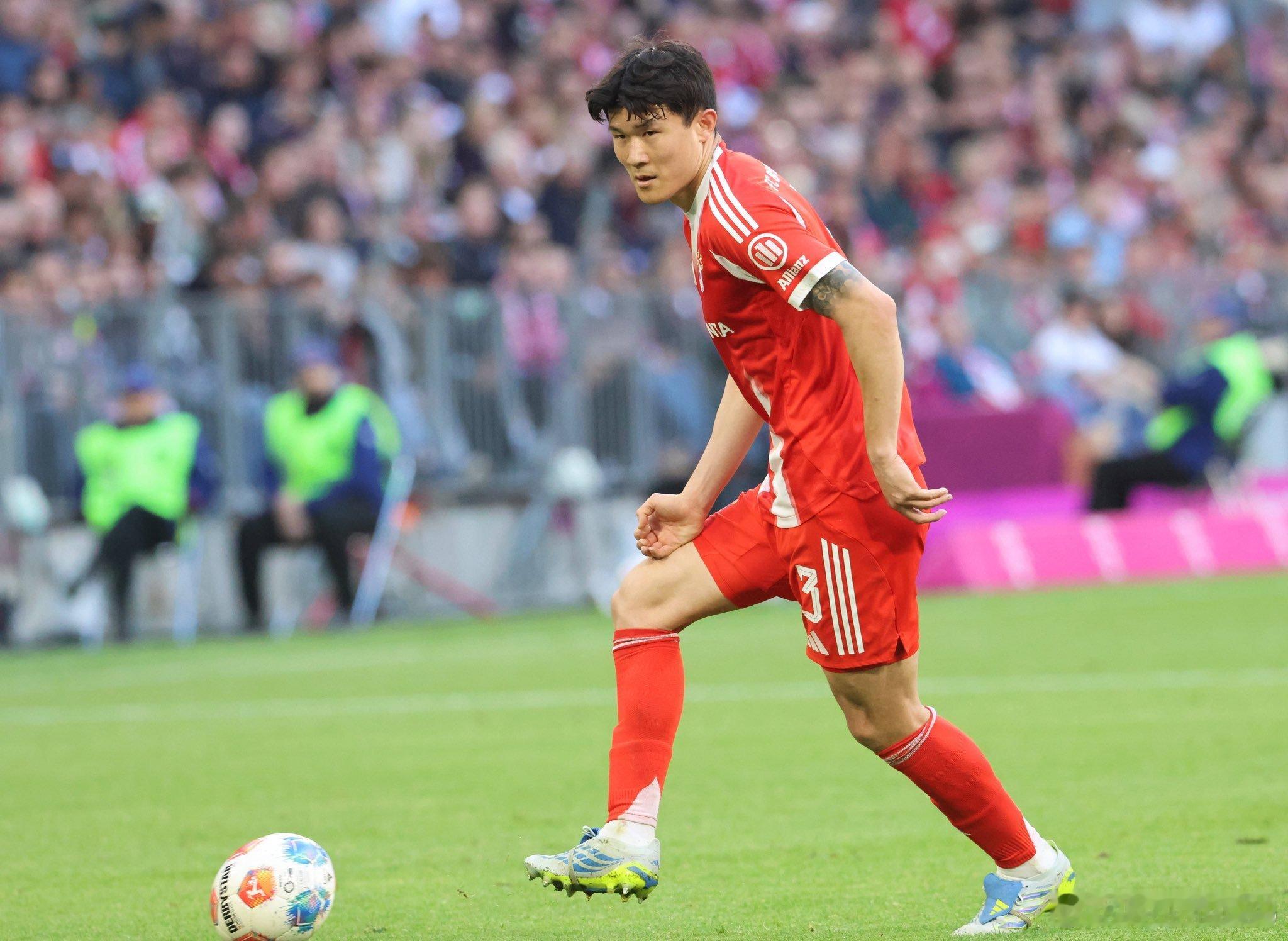 🚨🆕 金珉載目前沒有今夏離開拜仁慕尼黑的計畫。他依然對球隊忠心耿耿，並未表現