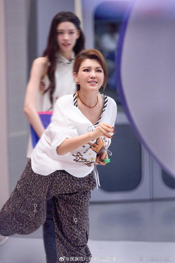 乌兰图雅万千惠互相表白乘风2026庆幸相遇，珍惜相伴，能遇见懂自己的知己，真的超