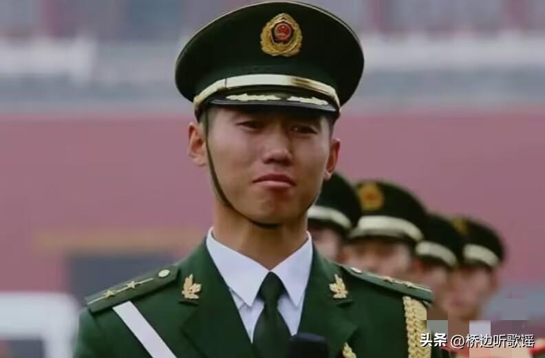 2024年没人预料到，之前被誉为“最美升旗手”的退伍军人张自轩，竟然在回到地方仅