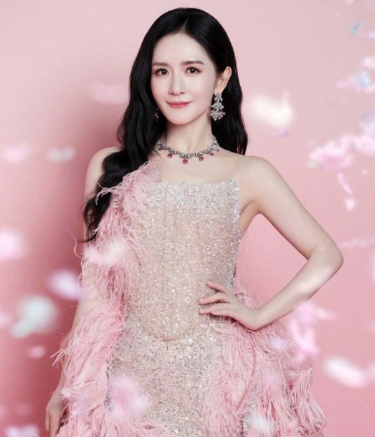 看到湖南卫视主持人谢娜要在成都开演唱会的消息，我顿时对这个人的好感全无，不知道谢