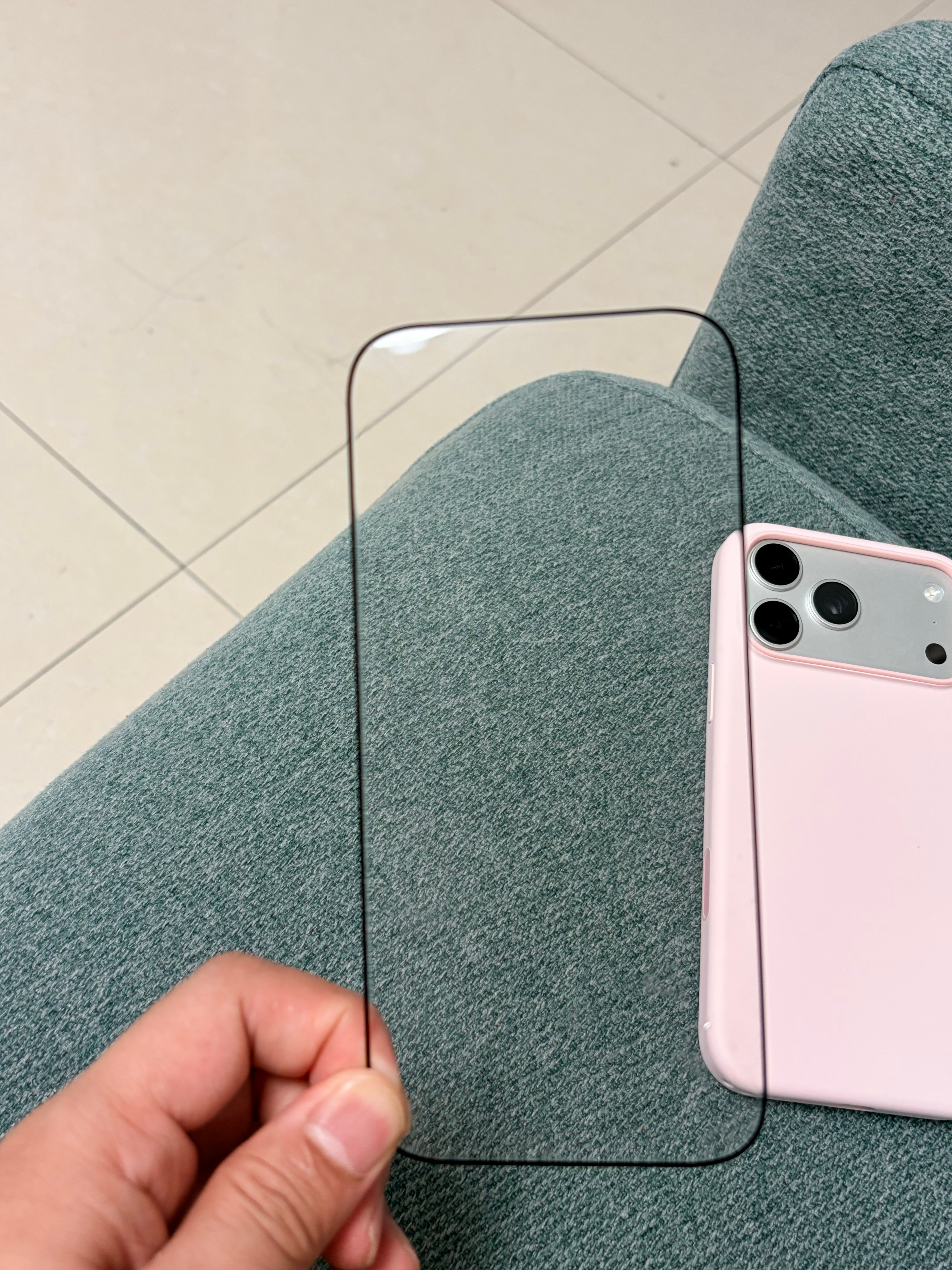 大半夜脑子一热，把iPhone Air的膜撕了。撕下来再去掉壳子的那一刻，真TM