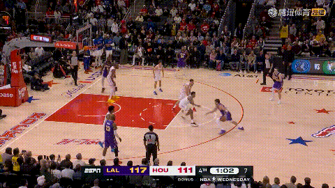 湖人超级巨星东契奇真是太冷血无情了！在今天湖人客场挑战火箭的比赛中，当时比赛进行