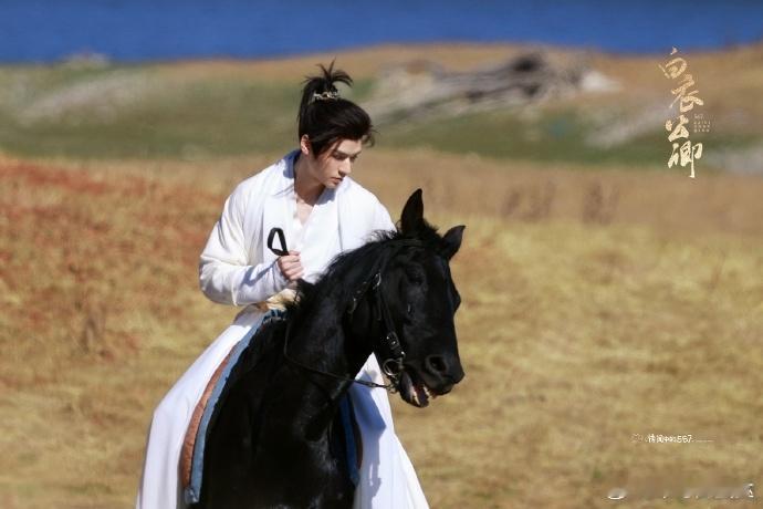 龚俊 锦衣卫出来的果然不一样 《白衣公卿》杀青特辑里，他打戏利落连贯，哭戏倔强惹