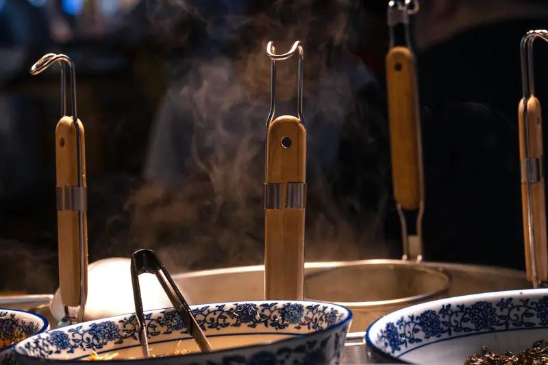 芋头简直是应季的宝藏主食！很多人吃惯了香芋味甜品，忘了芋头本味。其实空口吃蒸芋头