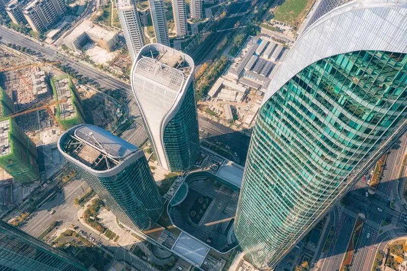 2025年，杭州“网红经济”有了新变化，曾经热闹非凡的“草根网红主播”开始批量撤