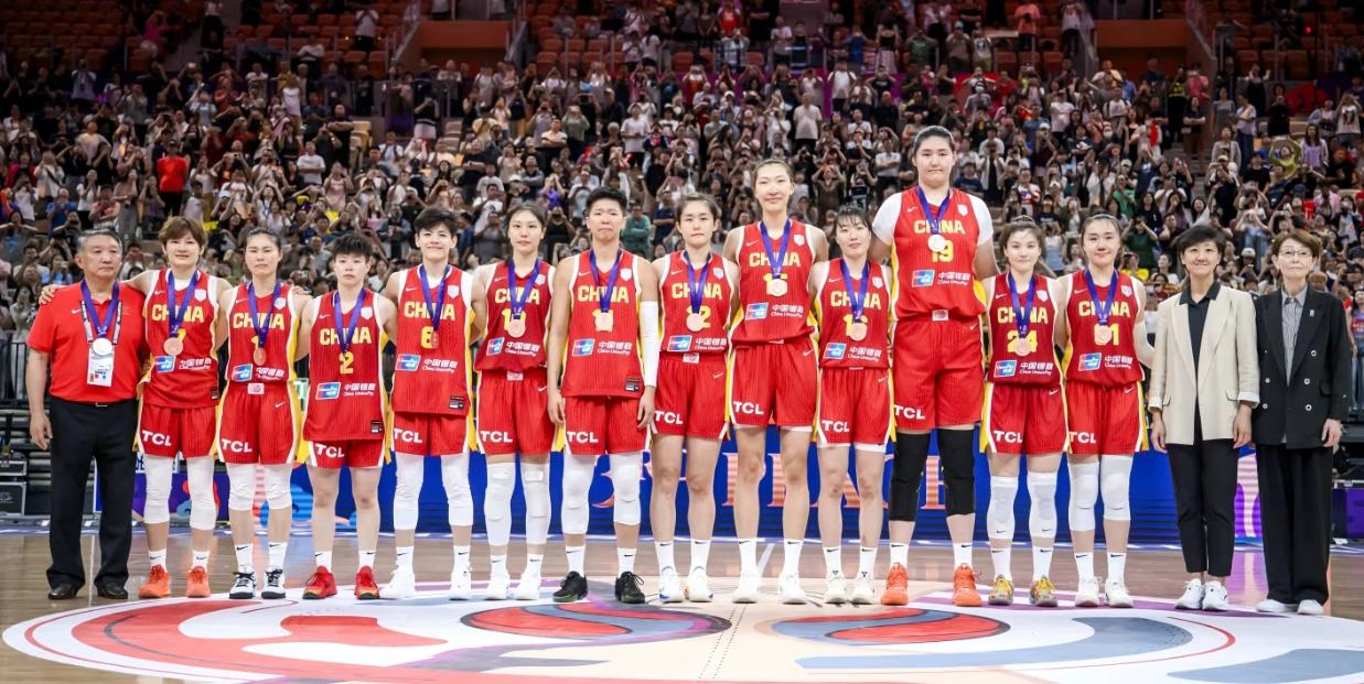 🔥宫鲁鸣长沙热身赛藏“战术密码”！双塔试验初见成效，短板也藏不住了！

3月4