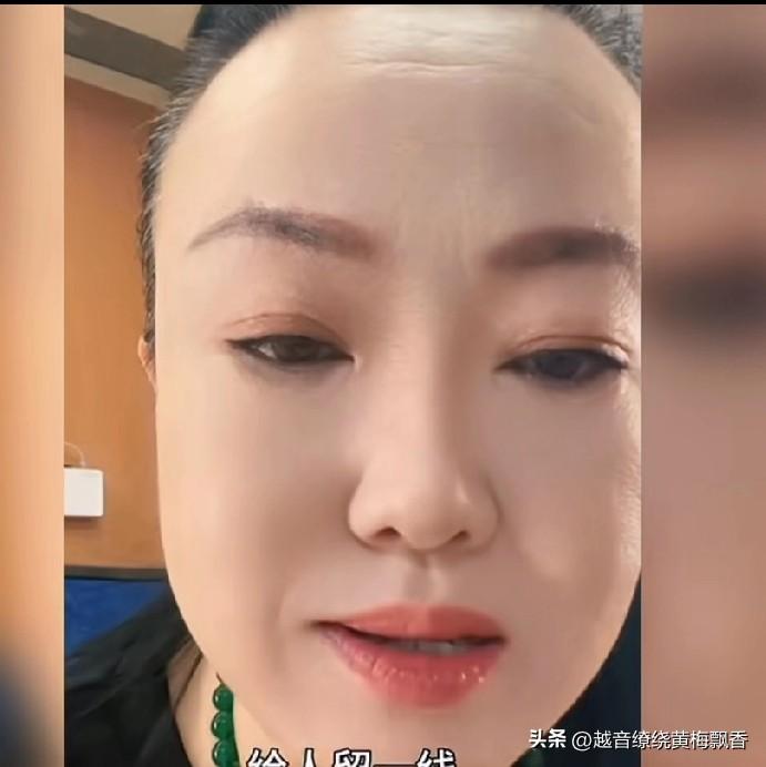 孙立荣是《乡村爱情》里刘能老婆的扮演者，在电视里看着木木讷讷的，但在生活中却是大