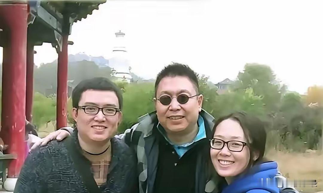 王为念儿子王奥，是王为念与第一任妻子所生，早年跟随母亲在山西太原生活，大学毕业后