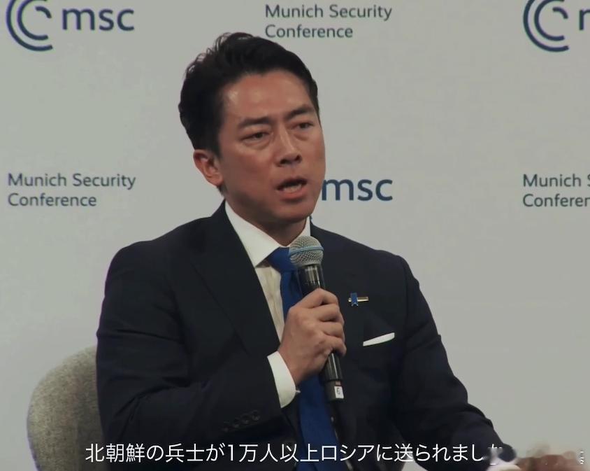 日本防卫大臣小泉进次郎表示，超过1万名朝鲜士兵被派往俄罗斯，他们正在学习跨领域的