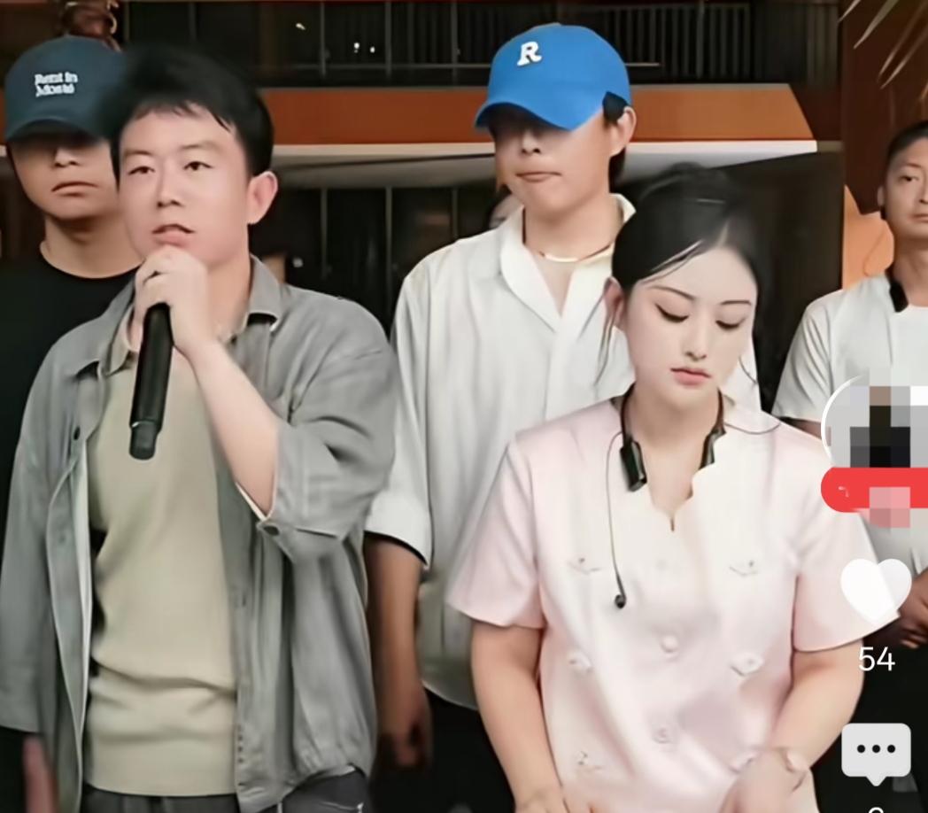 中不中终于面对网友出镜了!
        唐三妹也公开了，与中不中的恋爱关系，