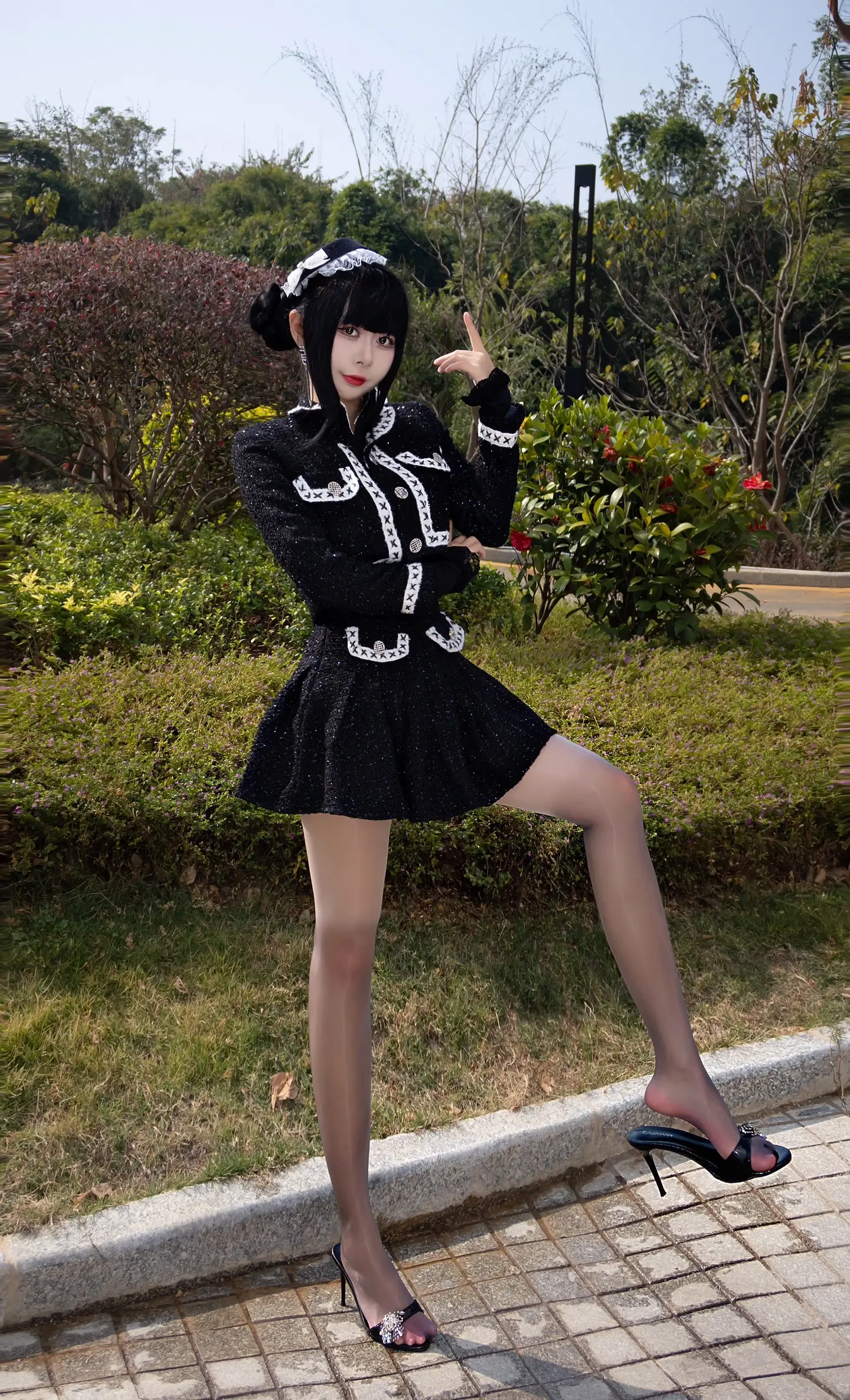 她们都很迷人 而我不一样 我不理人