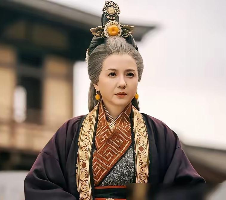 精致无皱纹美白的脸庞，华丽的服饰，让我一个身在西北的人，直接放弃。
再看看这大殿