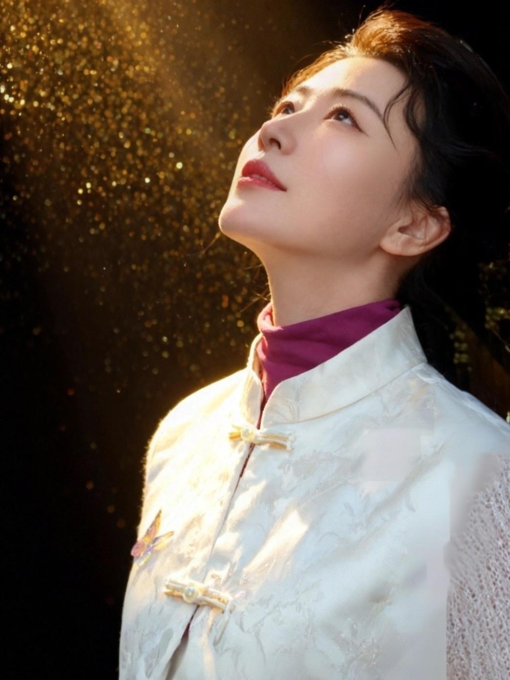 七律•梅魂

 方方（山东）



长野琼花妆已成 ，濛濛又动女儿情 。
高枝碎