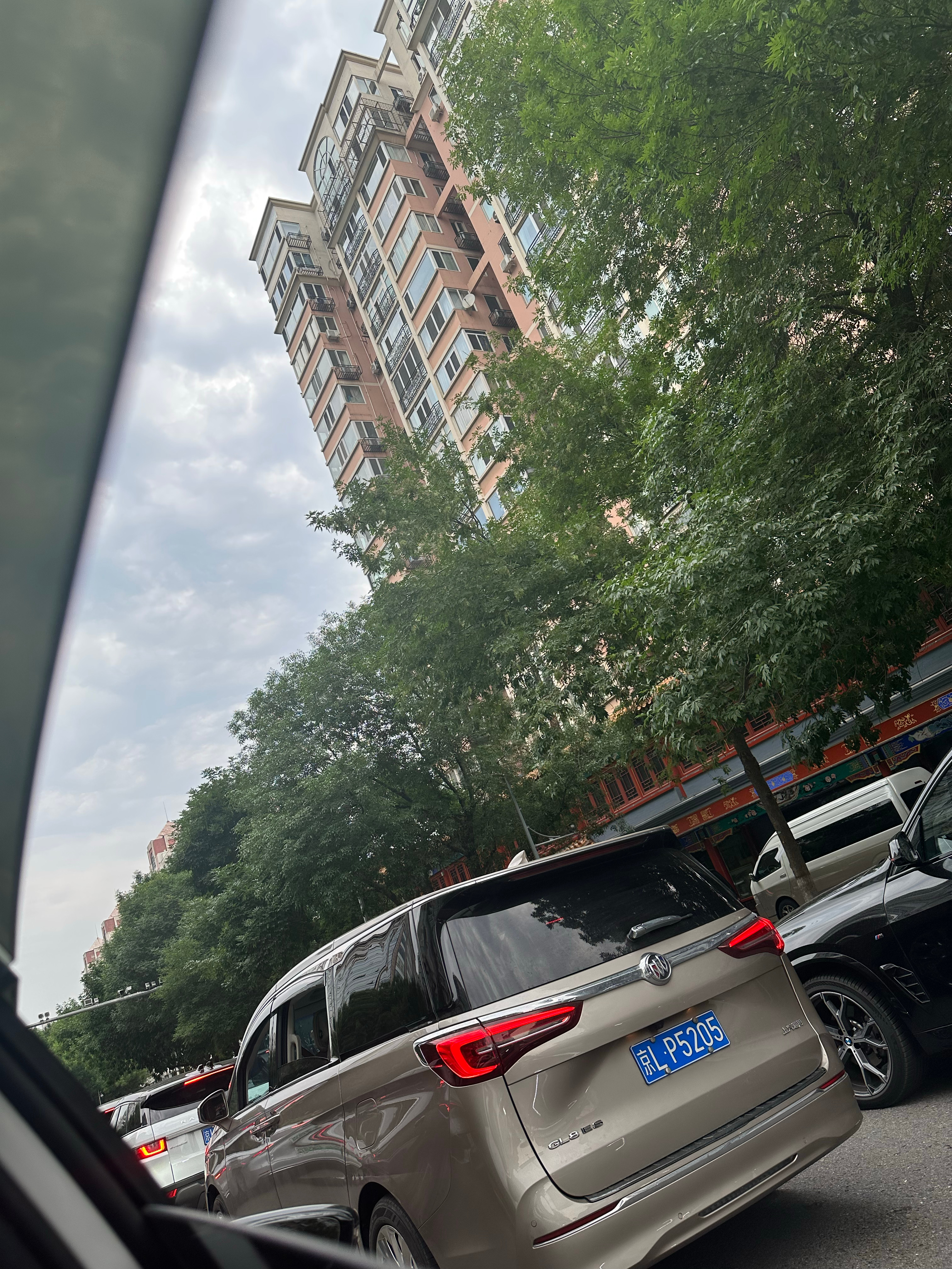 上班的心情非常沉重