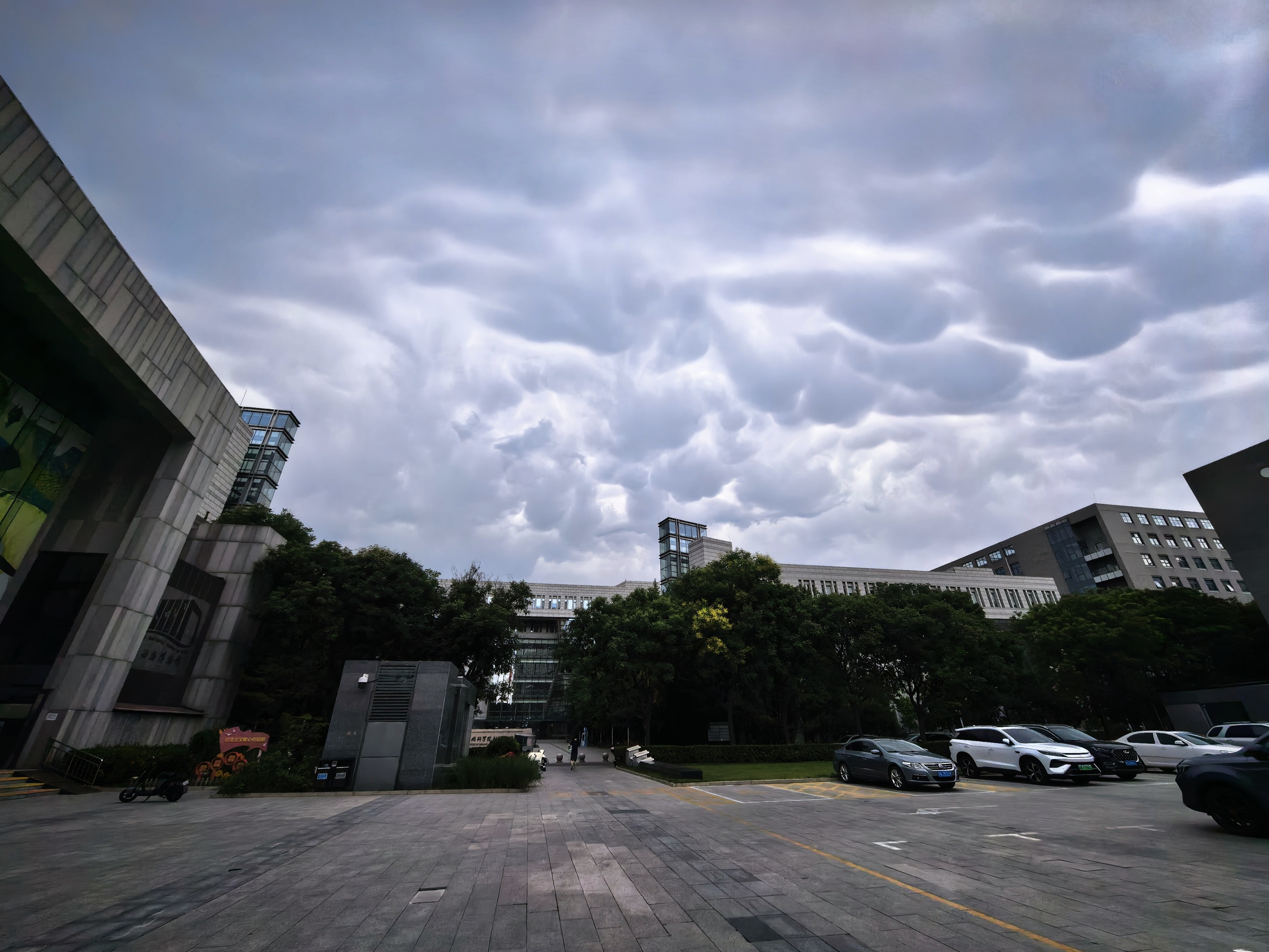 要下雨了，撤 