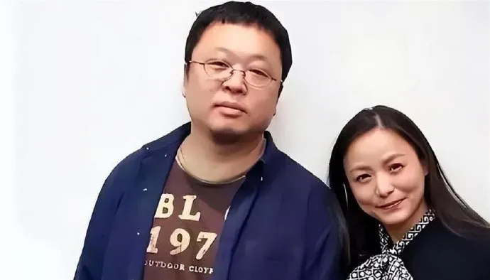 罗永浩深夜辟谣：这不是我老婆！5月9日凌晨，罗永浩专门发贴回应，称这张被广泛传播