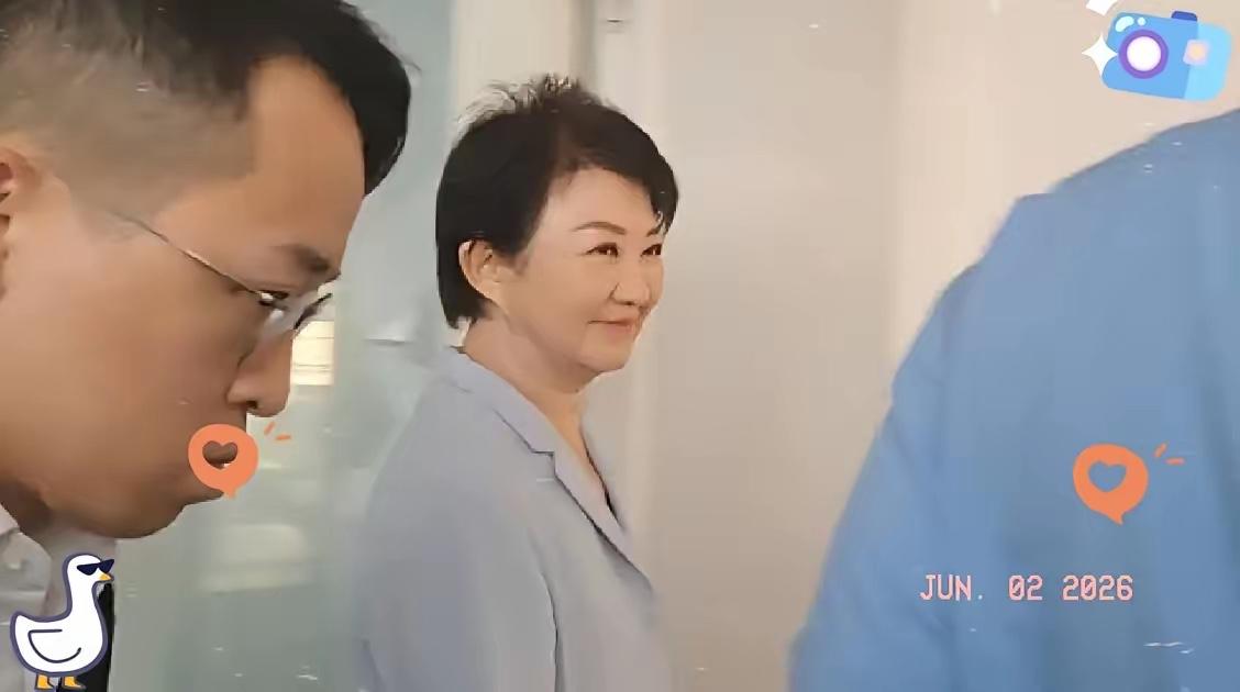 2号当天卢秀燕在公开场合接受采访时，被问及日本与钓鱼岛以东经济水域相关的问题。她