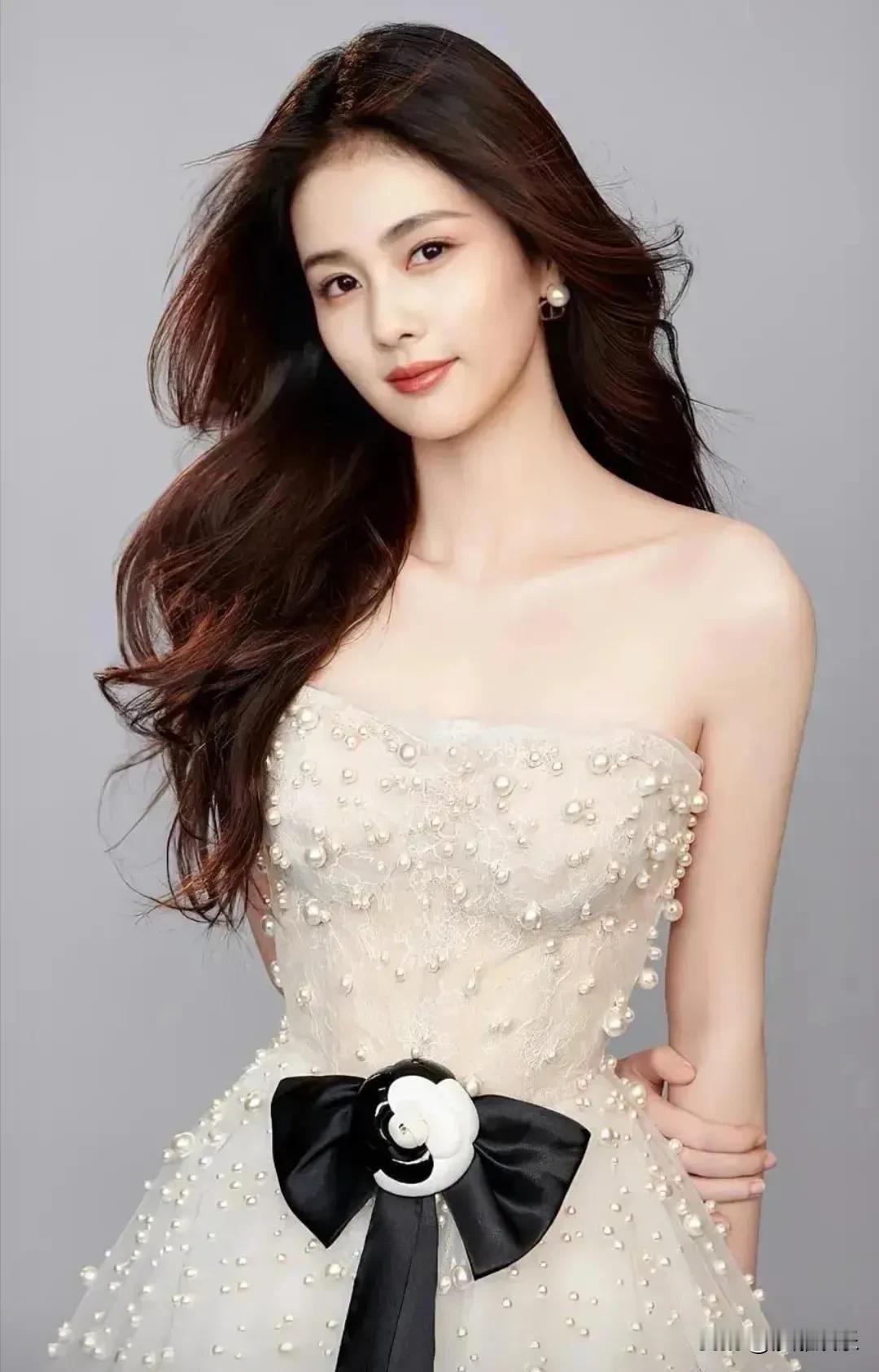 白鹿抓“私生”无果气到甩围巾泄愤：这一甩，甩出了多少打工人的心酸？

累了一天想