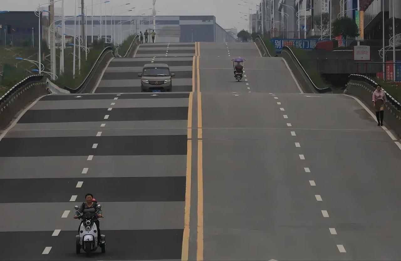 “难走的路，才是上坡路啊”，这话一点不假。就像我上普拉提课，卷腹、拉伸、肘板支撑