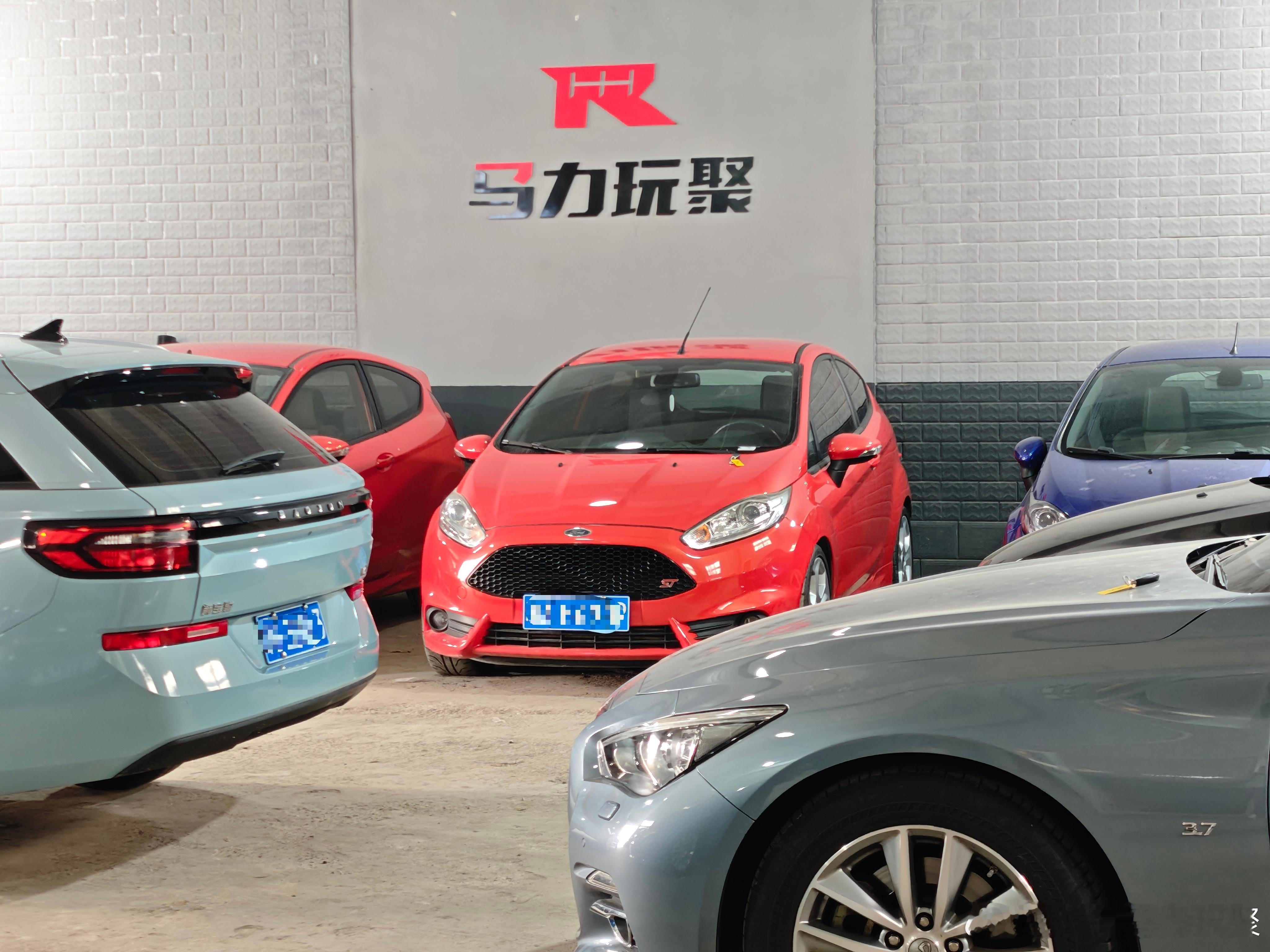 马力玩聚老马在路上 还是这些好玩有趣的老旧燃油车 