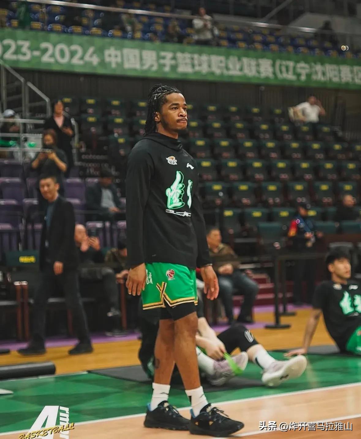 前辽宁男篮小外援谢里夫库珀，今天在奇才对阵爵士队比赛中替补出战，21投7中拿到1