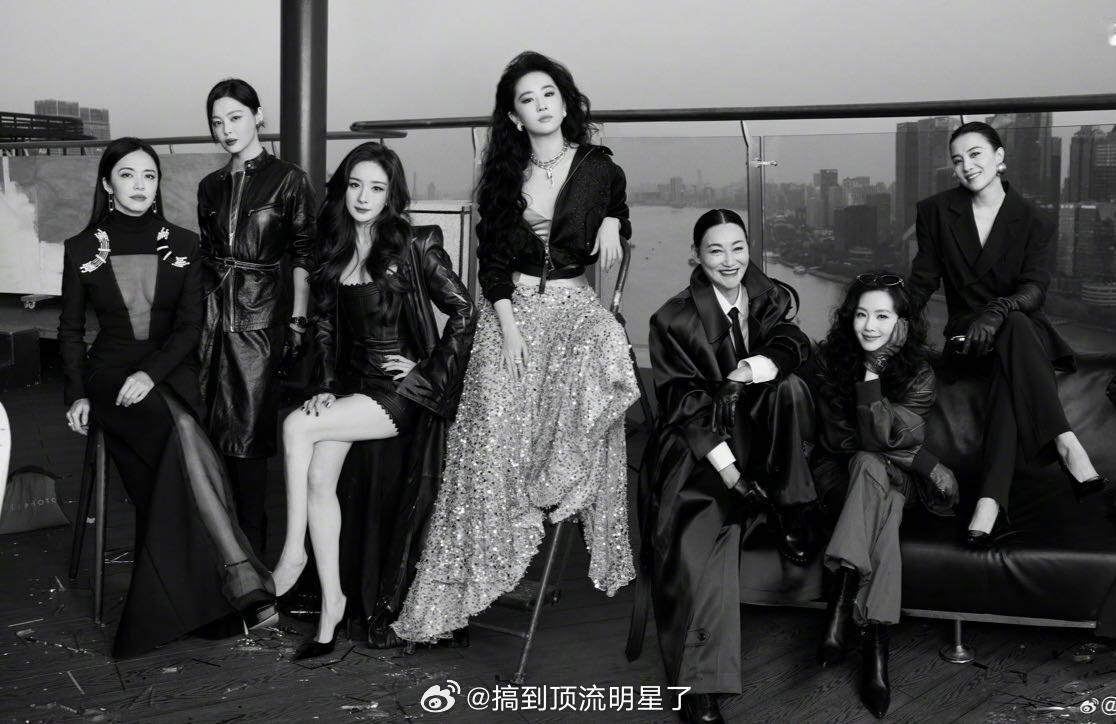 嘉人大合照 嘉人大合照，这样看起来是不是就顺眼多了？ 