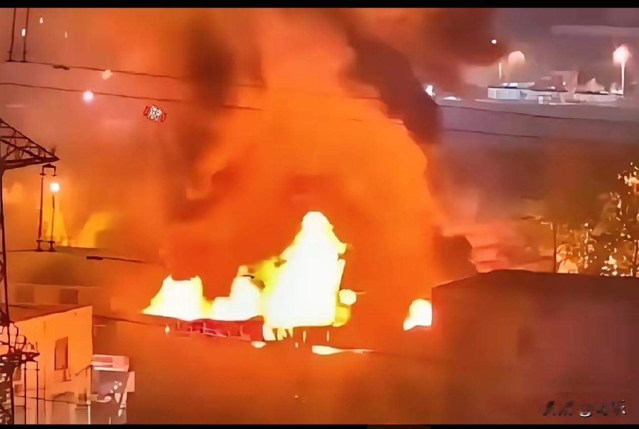 榆林粮库起火，500平烧6小时！我的第一反应：火龙烧仓
 
榆林粮库这场大火，5