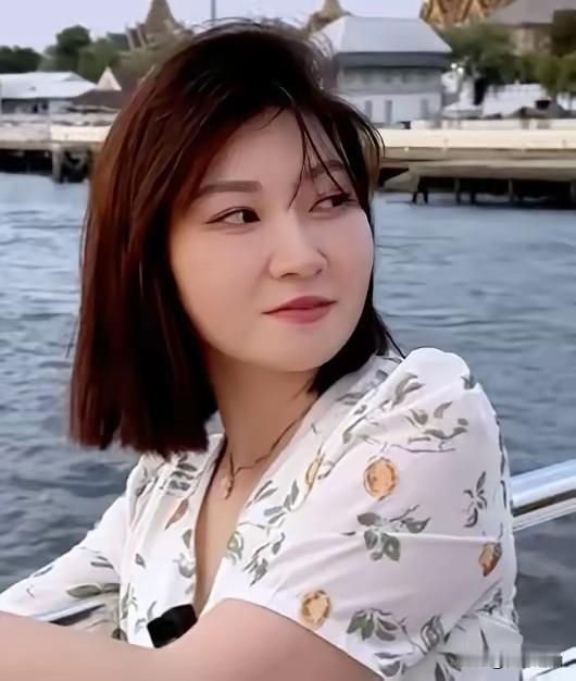 研究了一下王暖暖的老公，
查了以后，终于恍然大悟了，
怪不得能对王暖暖这么狠，原