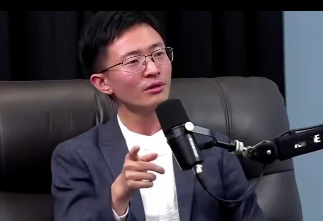 针对赖清德被迫取消窜访斯威士兰，台北新党议员侯汉廷明确表示不认同尹乃菁说法，直批