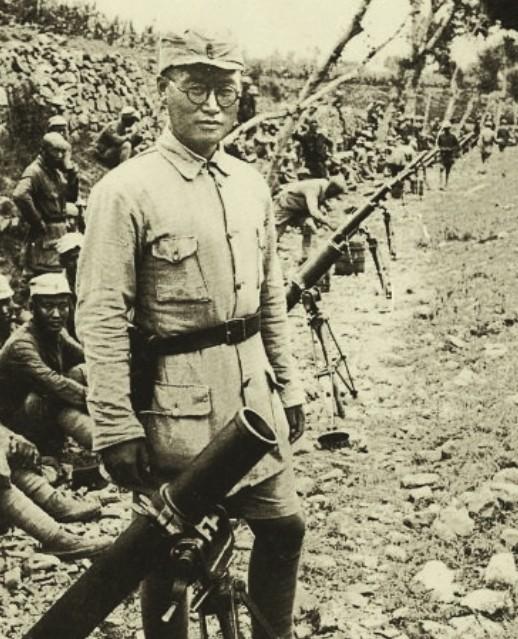 1939年，八路军一分区在突围时，副司令高鹏突想起还有饺子没拿，执意要回去拿。急
