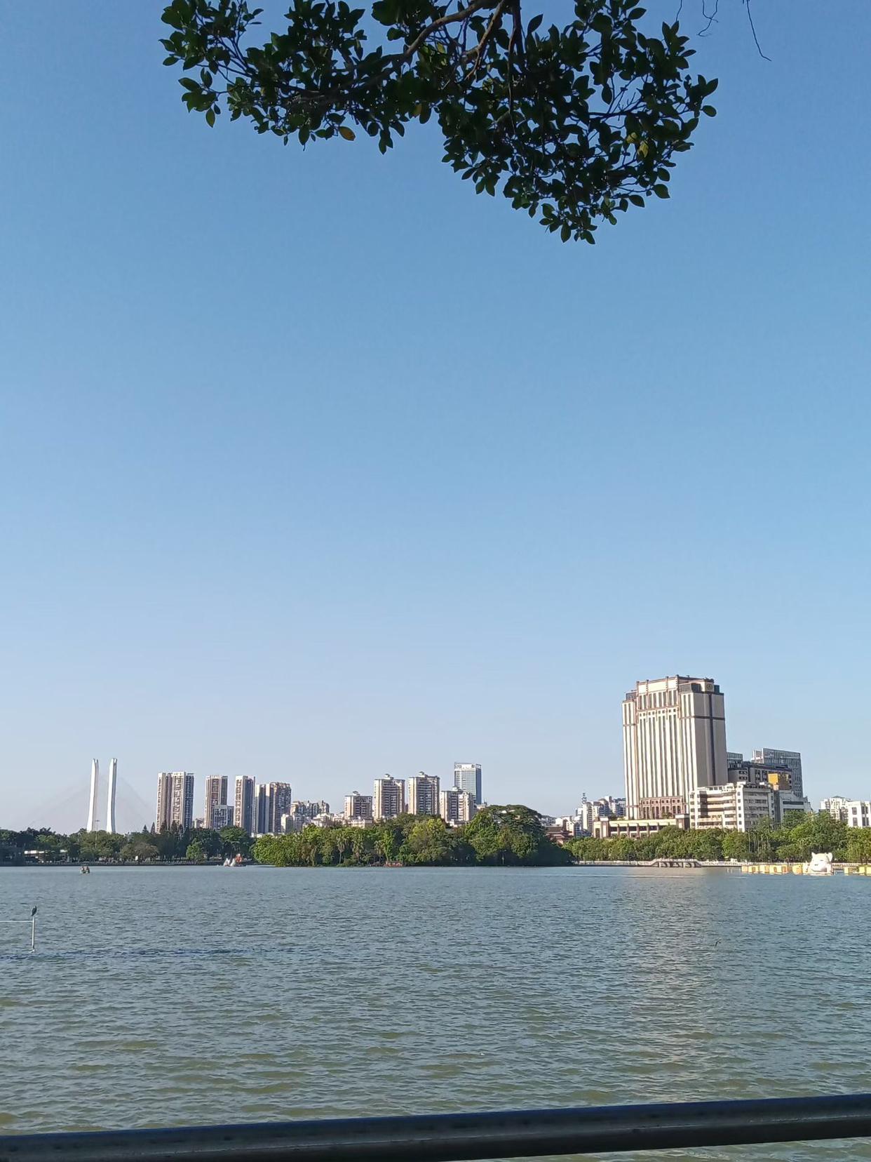 我的今日状态：😁轻松愉快
我这里的天气：☀️晴天
五一出门，常州这天气太舒服了
