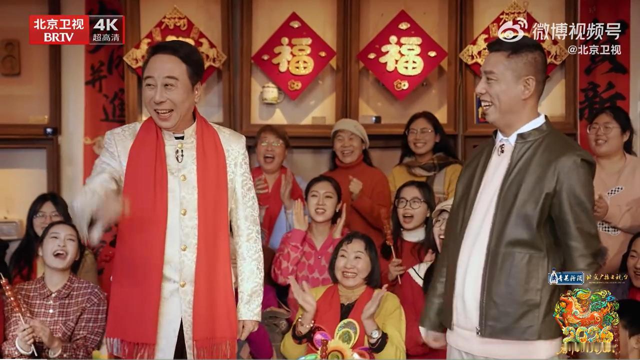 冯巩一来，年味马上就有了。一句“我想死你们了”，突然唤醒曾经的春晚记忆，这句话就