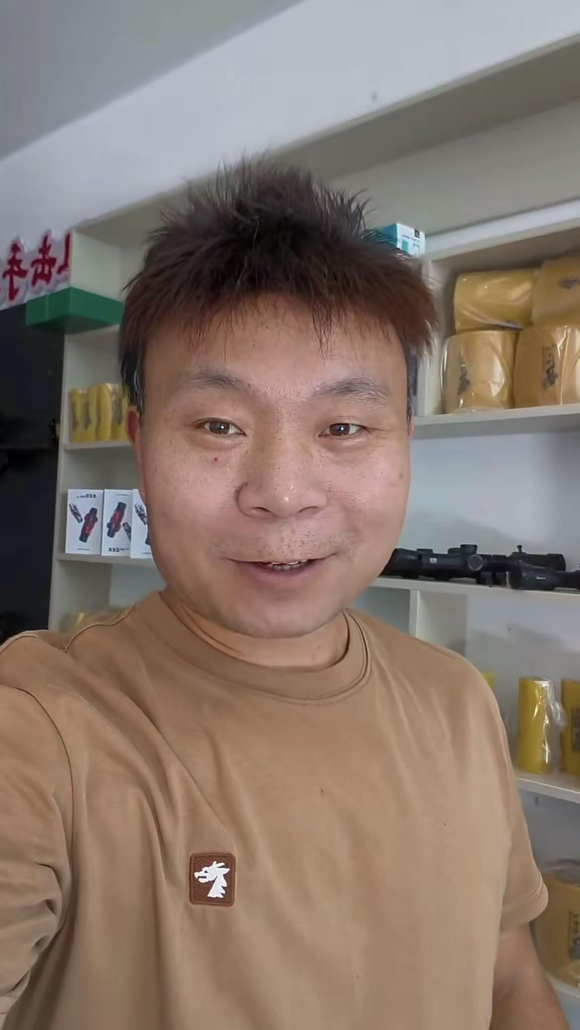 骗子主播 小菜一碟。注意了！ 卖高价坑新手的主播又放出来了 被举报送进去了 新手