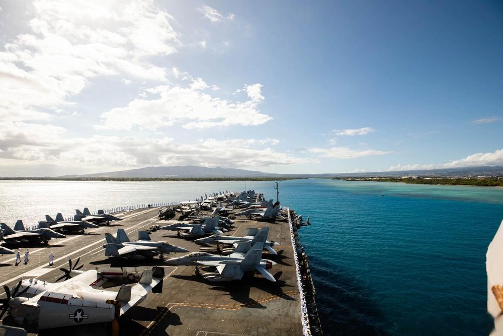 6月20日，美国海军“尼米兹”号航母结束在西太平洋的部署之后抵达夏威夷珍珠港，作