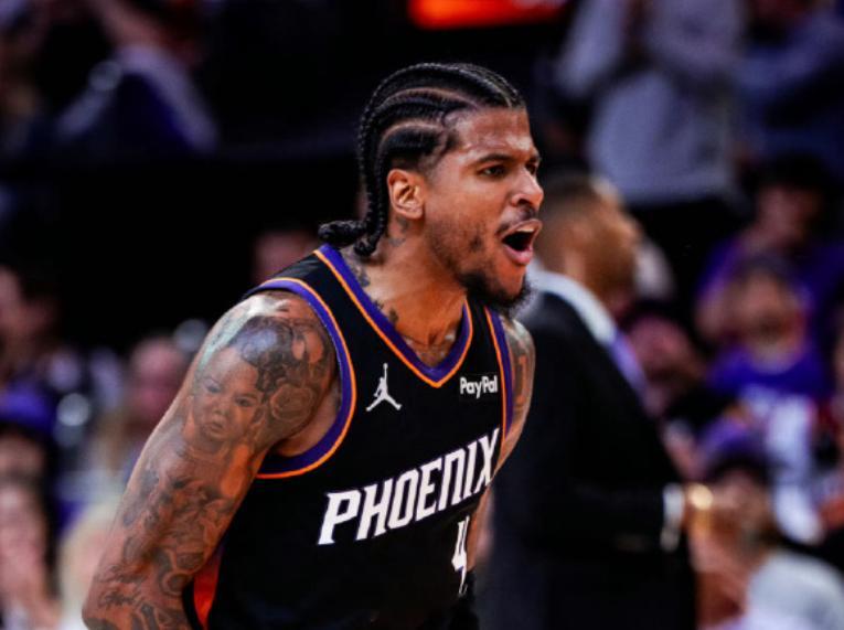 两场附加赛，杰伦-格林合计轰下71分，在高端局保持输出，确实是高级货，拳怕少壮啊