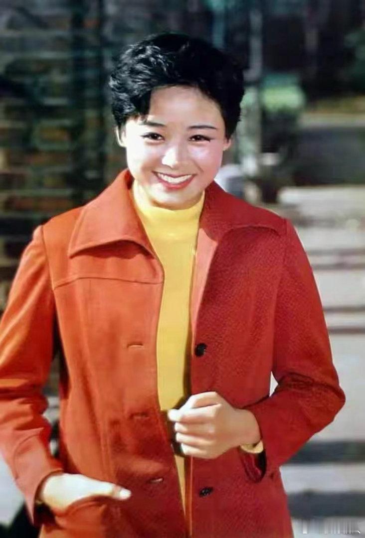 优秀的表演艺术家！优秀的导演！中国影视界的佼佼者！经典无数！获奖无数！为自己热爱