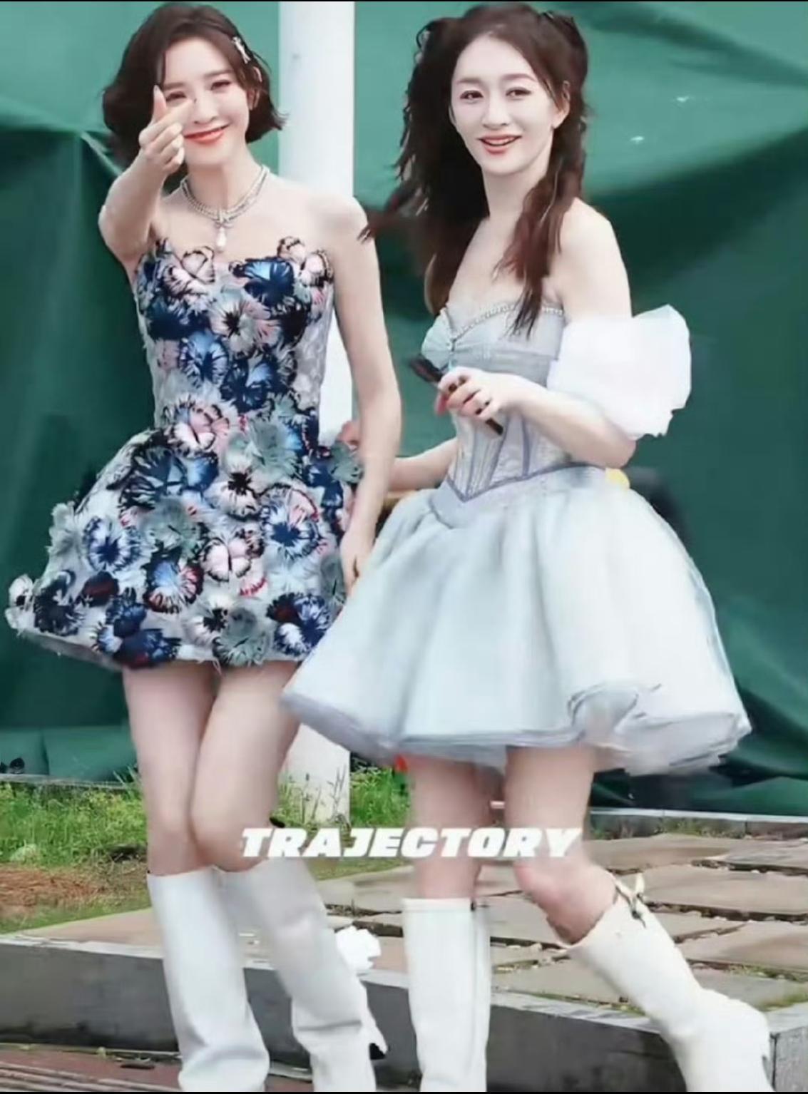 不知大家有没有发现？

李小冉身上真的是有点玄学的。

不管她唱歌好不好听，也不