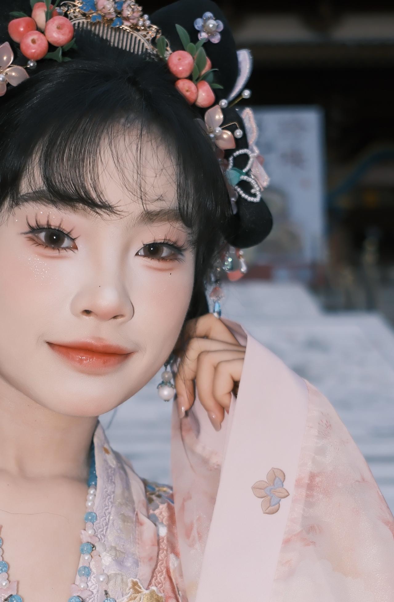 古镇偶遇小唐风，随手拍几张汉服妆造女主角 普通人汉服穿搭 少女汉服妆造 汉服可以
